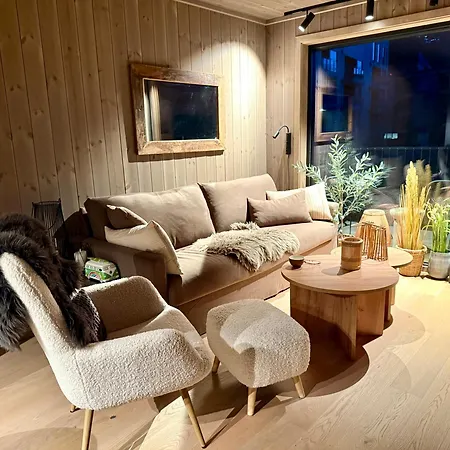 Modern And Practical In & Out 海姆瑟达尔